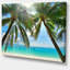 Palmier suspendu sur une plage de sable blanc - reproduction de photo sur toile tendue-590073792-603073661