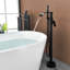 Robinet de baignoire au sol avec douche à main