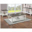 1 table basse brune de style campagnard avec base blanche et plateau de table rectangulaire avec roulettes