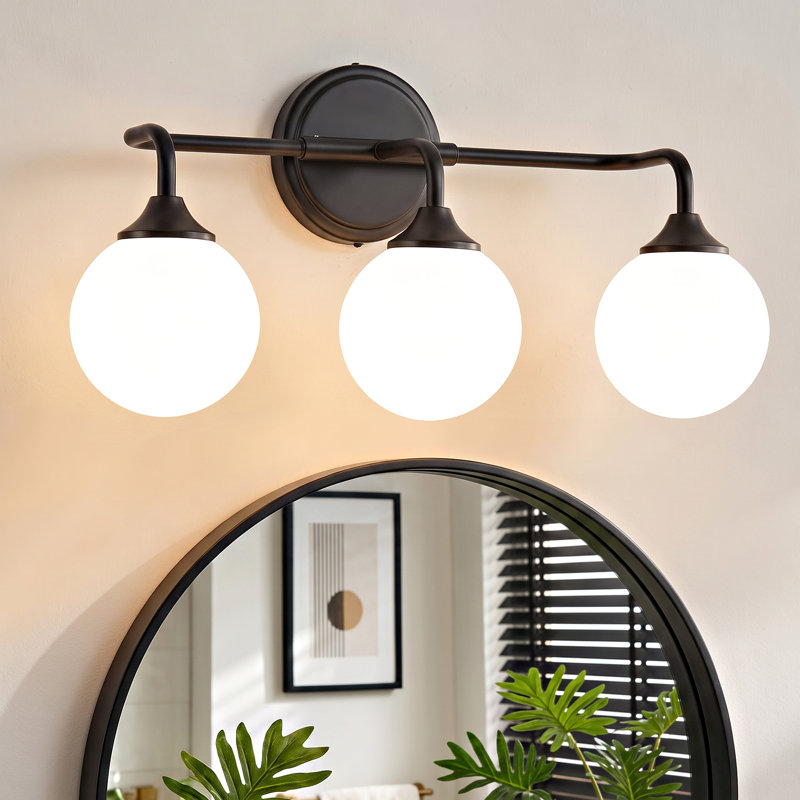Luminaire de salle de bain à 3 lumières à intensité variable avec abat-jour en verre blanc soufflé à la main, Matte Black