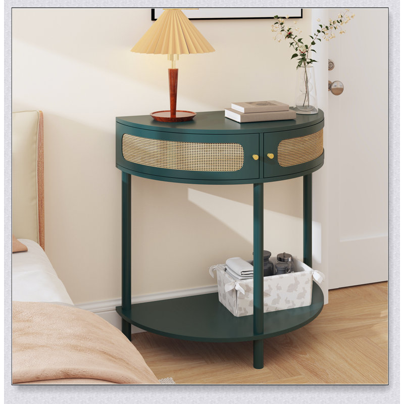 Table de bout unique en demi-lune avec porte coulissante en rotin, console élégante en demi-cercle avec 2 armoires de rangement en rotin et tablette inférieure