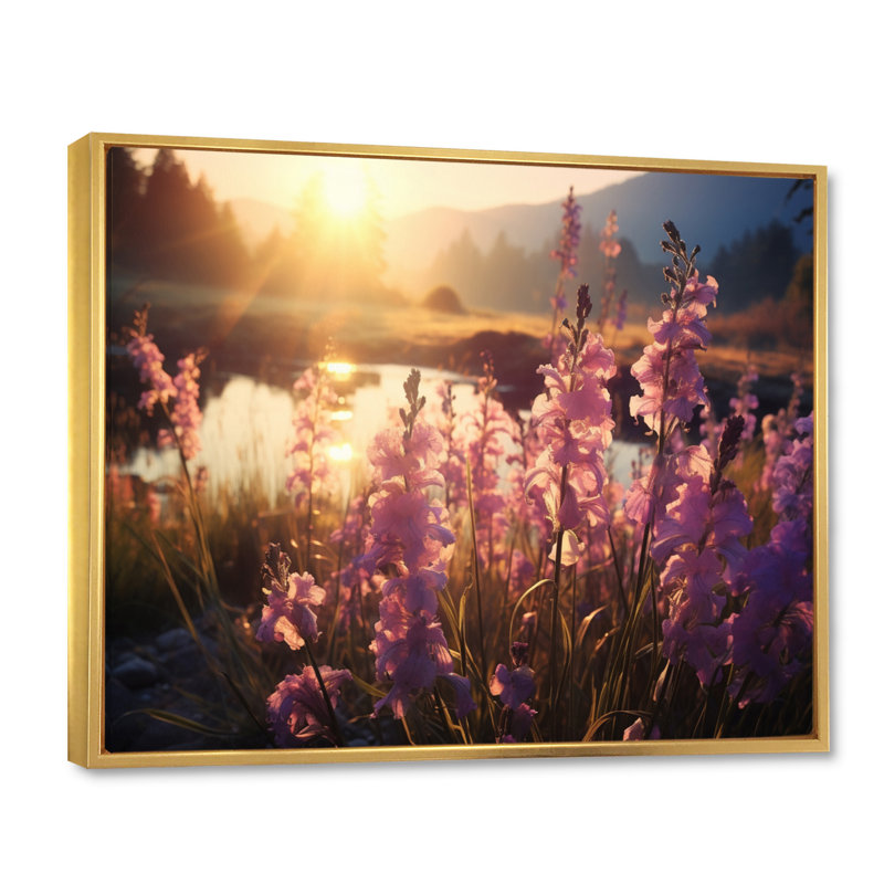 Champ d'iris mauves avec coucher de soleil I, Cadre flottant doré, H 34 po x l 44 po x P 1,5 po