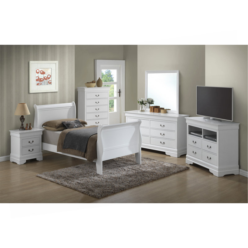 Charmant lit simple traditionnel en blanc immaculé, Twin