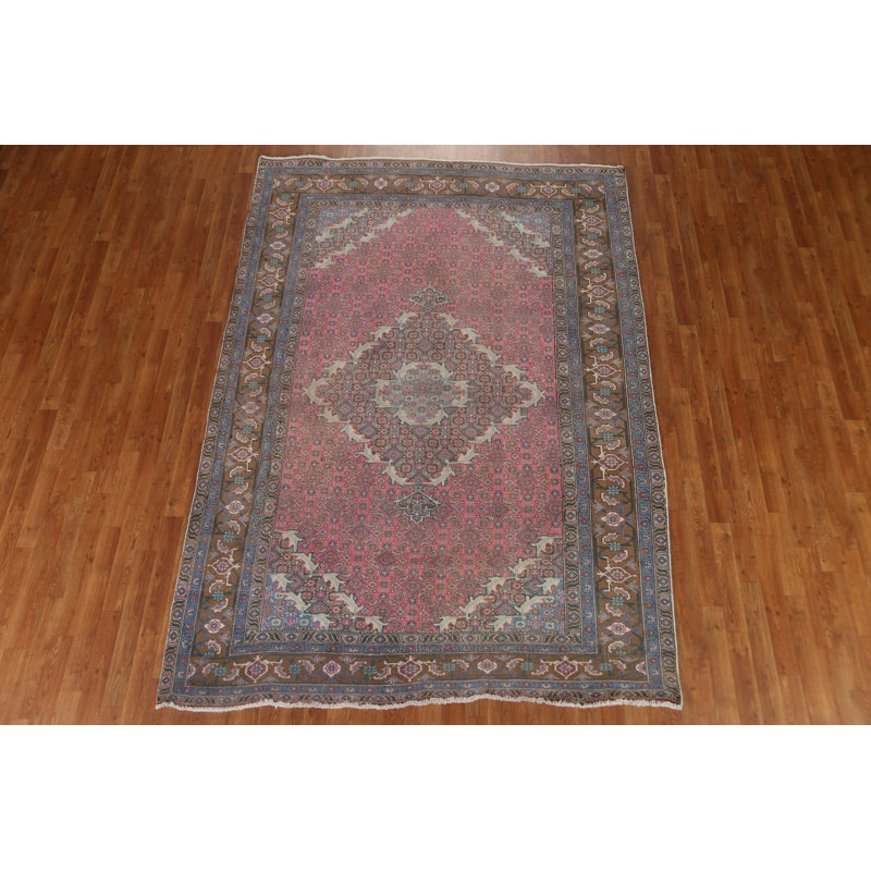 Tapis rose en laine noué à la main de conception unique 6 pi 5 po x 9 pi 2 po années 1970 Shrum