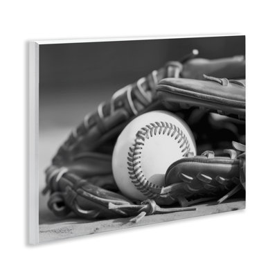 «Baseball Mitt & Ball» par Daphne Polselli
