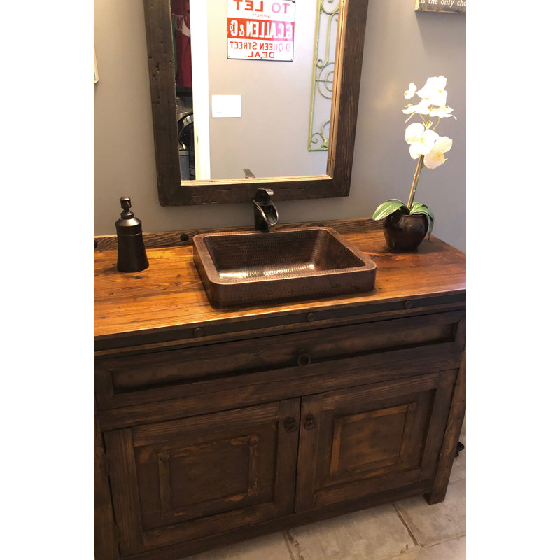 Lavabo vasque rectangulaire en cuivre martelé à jupe 17 po