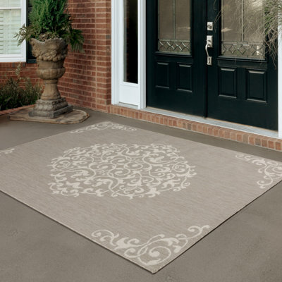 Tapis oriental intérieur / extérieur taupe / ivoire Millry
