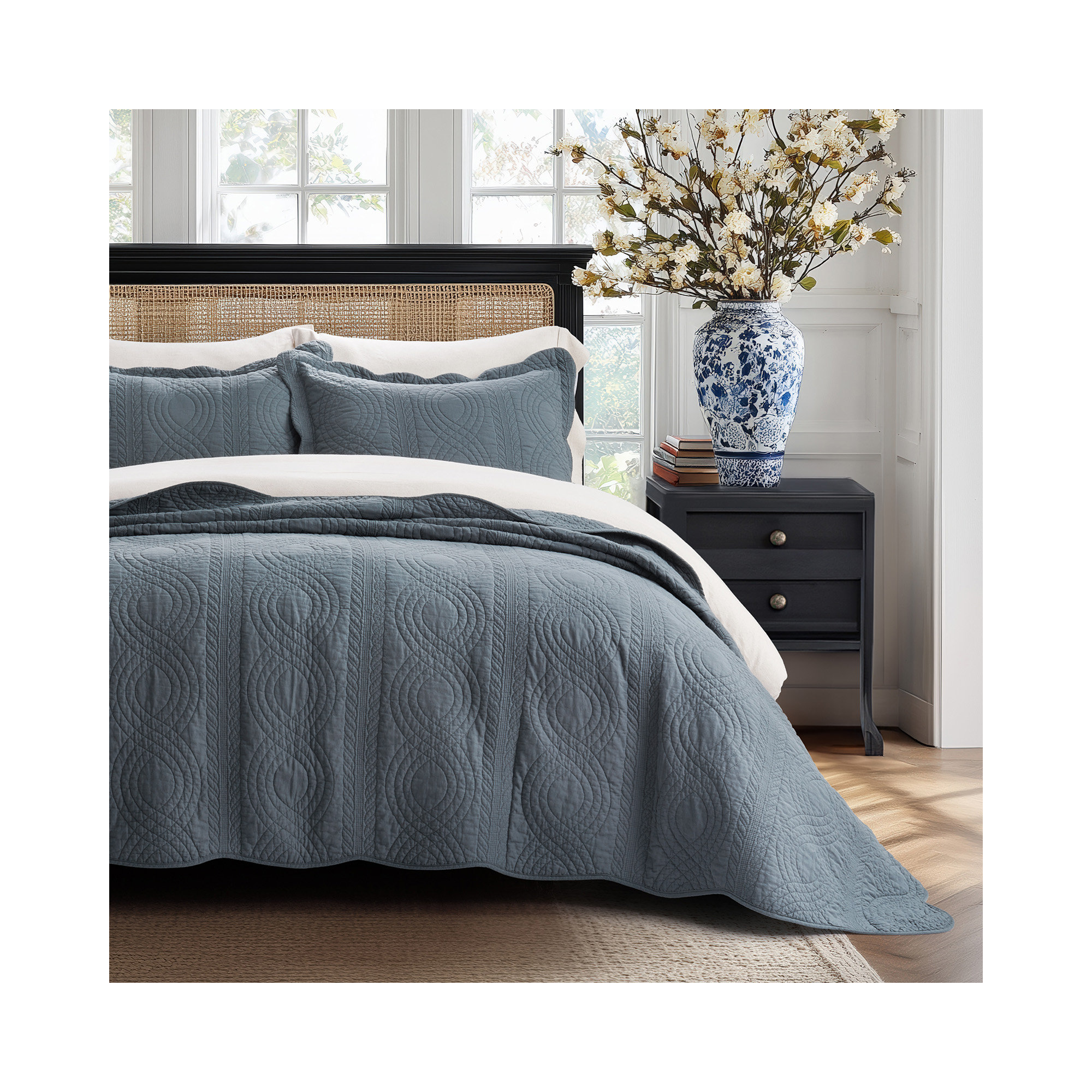 Scallop Edge 100% Cotton Quilt Set, Stormy Blue, King Quilt + 2 King Shams