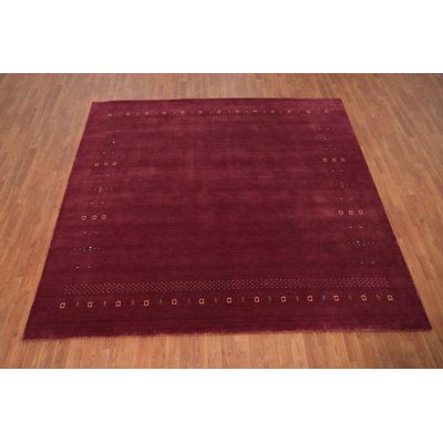Tapis rouge foncé polyvalent de style Gabbeh 8 x 8 parfait pour les intérieurs confortables