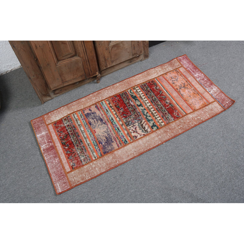 Tapis turc coloré et coloré avec un motif de patchwork traditionnel dans des tons orange chaleureux