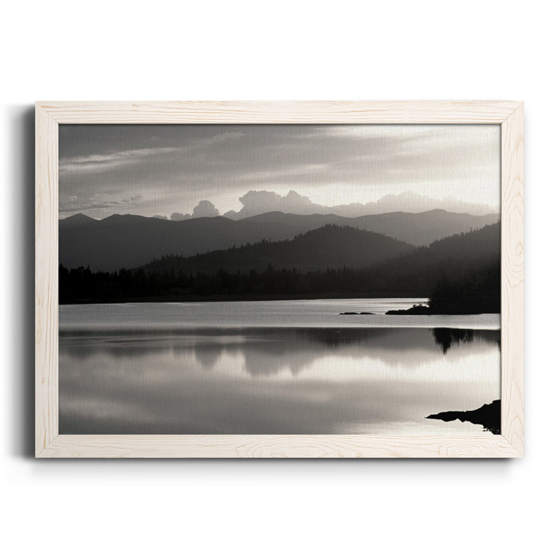 Salish Mountains - Photographie de cadre photo sur toile, H 24 po x l 18 po x P 1,5 po, Blanc
