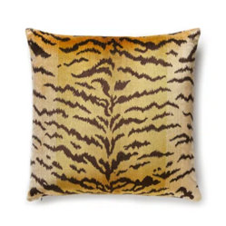 The House of Scalamandre
Ivory/Gold/Black Wild Glamour Square Pillow Cover & Insert