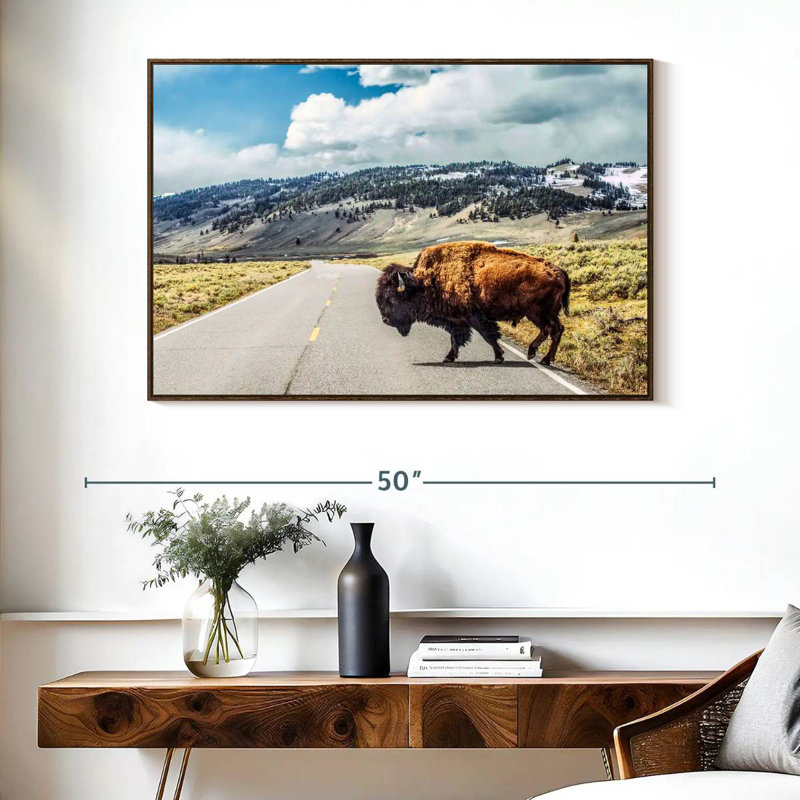 American Bison Crossing, Cadre flottant en noyer, 40 po x 27 po