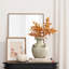 Vase rustique en terre cuite texturée avec quatre poignées-714276208