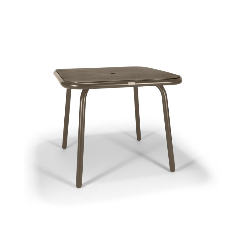 Table Holsen, H 34,75 po x l 42 po x P 42 po, Brun clair / café au lait