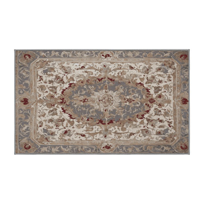 Tapis gris soyeux et moelleux