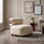 Chaise d'appoint rembourrée moderne pour animaux de compagnie avec dossier incurvé, assise large et base en bois massif pour le salon-133524399