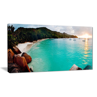 «Tropical Beach with Blue Waters», reproduction de photo sur toile