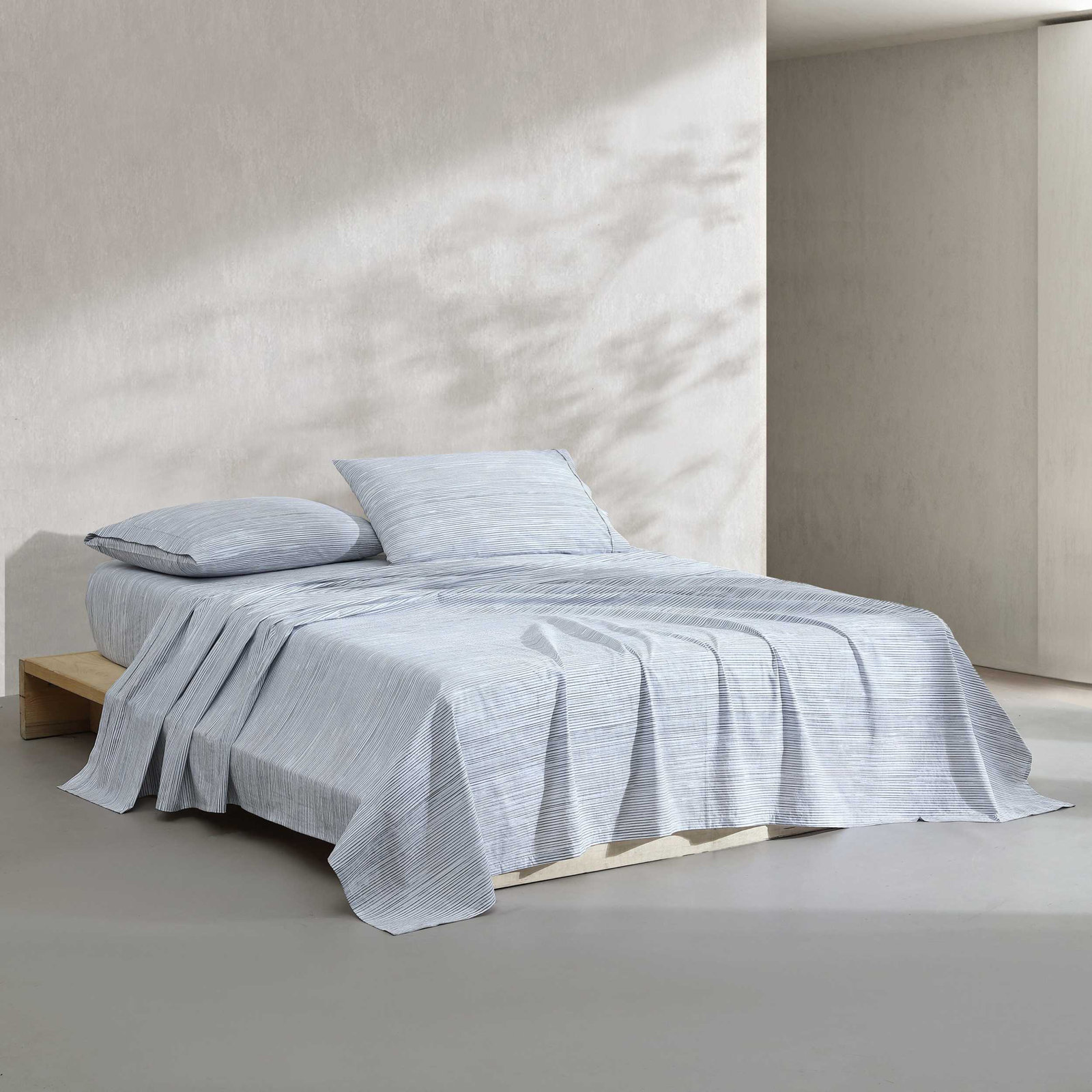 Calvin Klein Washed Cotton Percale Sheet Set, Queen Sheet Set with 2 Pillowcases, Light Blue