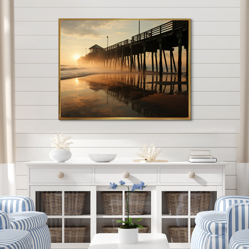 Beach Beach Pier Reflections IX - reproduction, H 16 po x l 32 po x P 1 po, Cadre flottant doré
