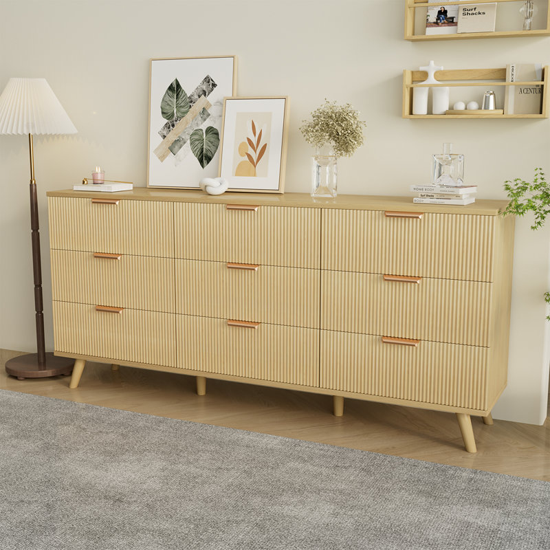 Commode 9 tiroirs moderne avec poignées en métal doré et pieds en bois - Commode minimaliste pour la chambre à coucher ou le salon