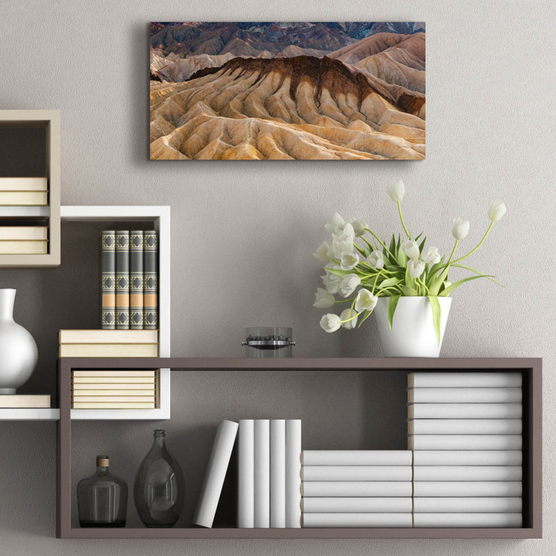  «Vallée de la mort - Zabriskie Point Lines» par Epic Portfolio, art mural en verre acrylique, 24 po x 12 po