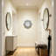 Horloge murale argentée à miroir, chiffres romains en diamants concassés, grande horloge murale Art déco élégante avec cadre en verre biseauté, idéale pour le salon, la chambre à coucher, la salle à manger et la décoration murale.