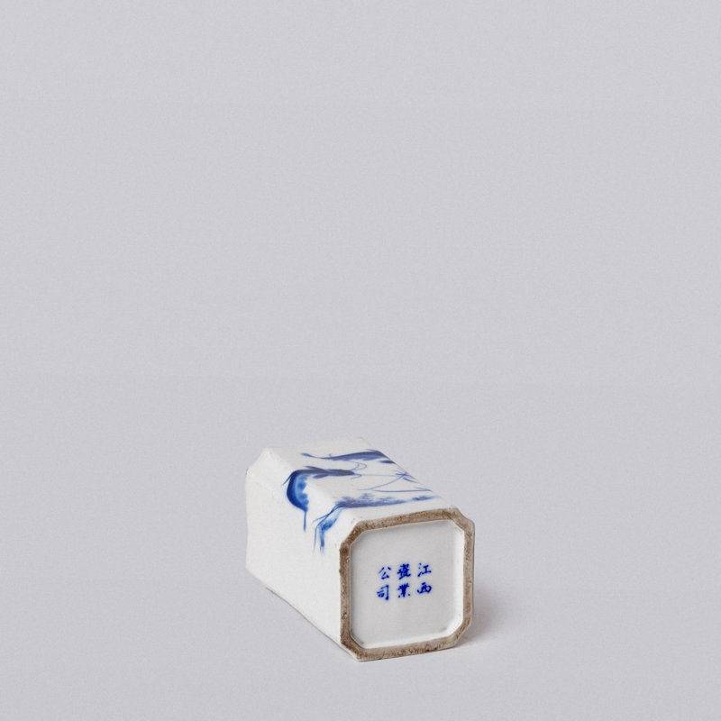 Vase poisson en porcelaine bleue et blanche des années 1920