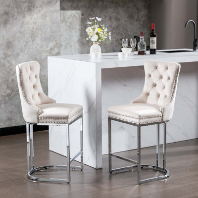 Ensemble de 2 tabourets de bar 26 po à hauteur de comptoir, tabourets de bar modernes en velours avec dossier à boutons et garniture de rivets avec tabourets de bar robustes