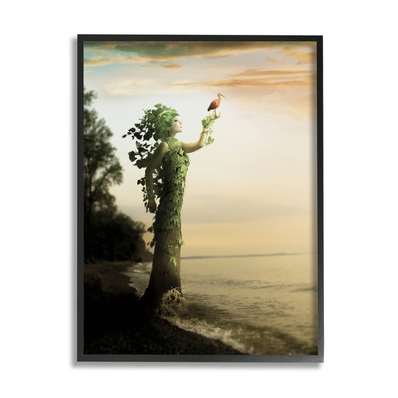 Femme faisant pousser des oiseaux de rivage sur la plage par Jeff Madison, L 16 po x H 20 po, Giclée encadrée noir minuit