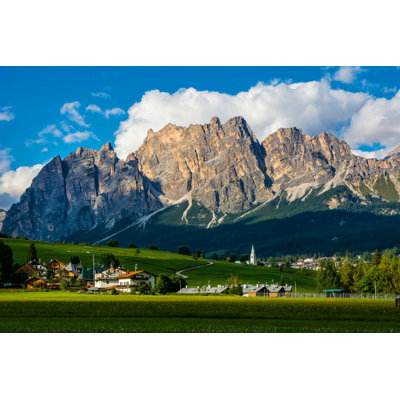 " Cortina D'Ampezzo Town "
