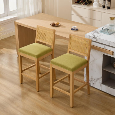 Ensemble de 2 tabourets de bar en bois massif à dossier en rotin, tabourets à hauteur de comptoir avec dossier creux respirant et coussin en lin haute densité, tabouret de comptoir rustique en bois pour la cuisine