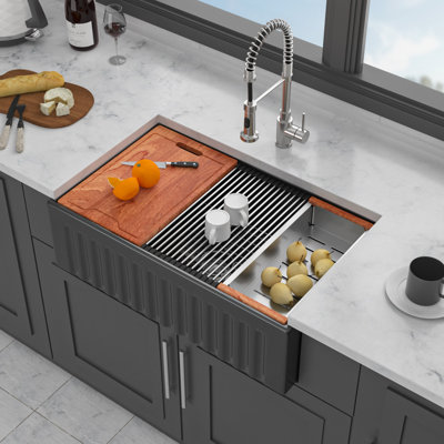 Évier de cuisine en céramique noir mat peu encombrant, style campagne moderne, poste de travail de 33 po