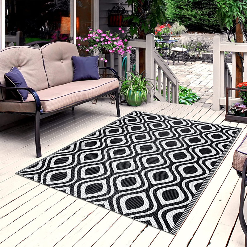 Tilford Damask Indoor / Outdoor Rug, Rectangle 6' x 9'