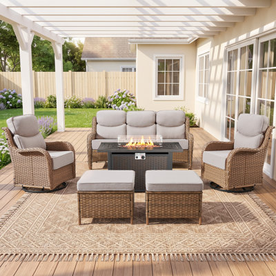 Ensemble de conversation de patio en rotin 4 pièces avec fauteuils de jardin pivotants à 360° et coussins d'épaisseur de 15 cm, table foyer au gaz intégrée, ensemble résistant aux intempéries