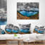 Coussin en forme de lac entouré de montagnes