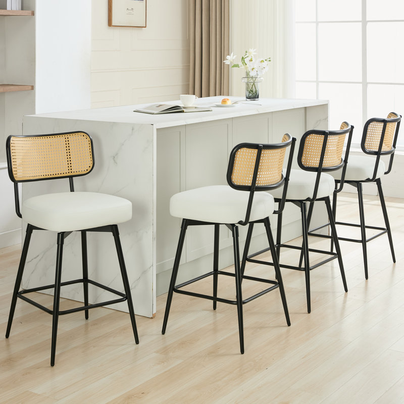 Tabouret de comptoir pivotant 26 po en similicuir rembourré avec dossier en rotin et structure en métal, Blanc, 4