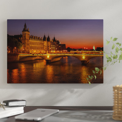 «La Conciergerie» par Sergio Lanza, impression sur toile tendue