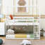 Lit simple superposé simple en blanc, en forme de maison avec - détail de maison basse robuste et pratique, blanc pour une montée facile