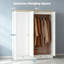 Armoire-penderie blanche à trois portes avec tiroirs verrouillables et tringle suspendue pour le rangement des vêtements de chambre à coucher