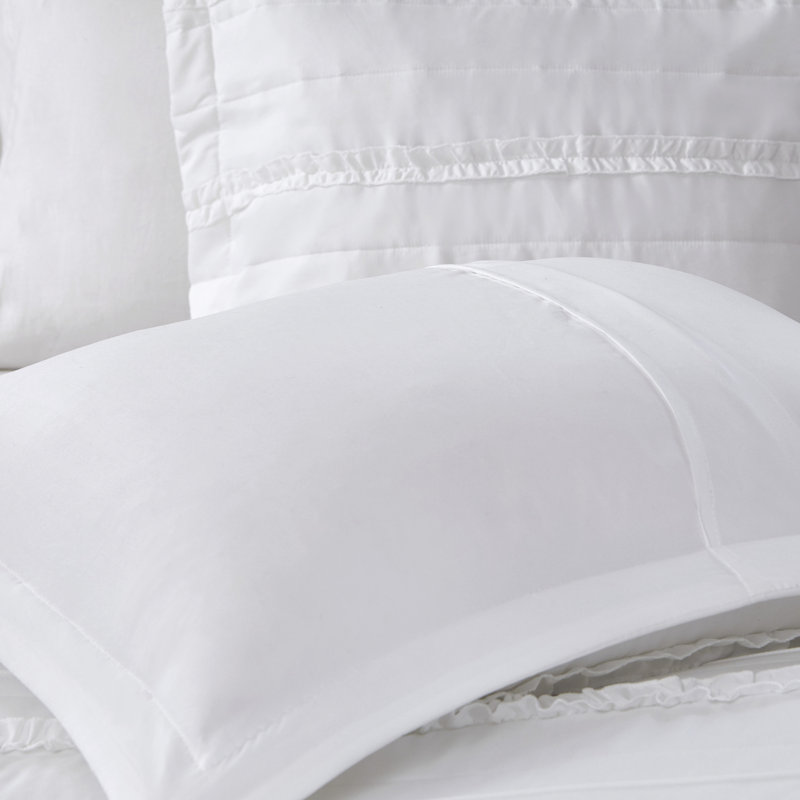 Couette en microfibre White King / King 21 avec attaches d'angle à volants et taies assorties