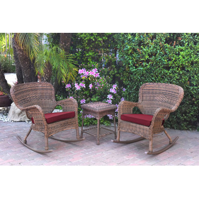 Chaise berçante en osier et table de bout avec coussins Windsor