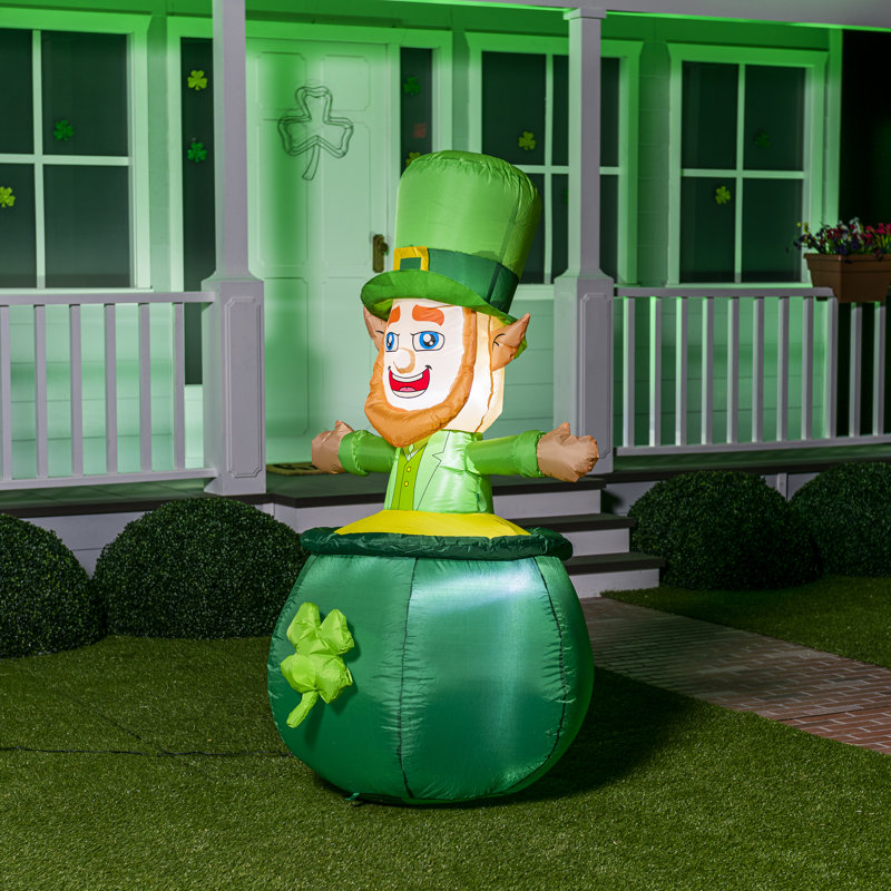 Leprechaun dans un chaudron gonflable