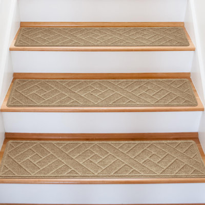 Paquet de 15 tapis d'escalier antidérapants de 8 po x 30 po pour les marches intérieures en bois, fabriqués en polyester et adhésifs réutilisables (lignes beiges)