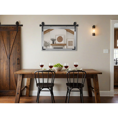 Miroir rustique moderne avec rail de porte de grange en acier et supports de coin décoratifs en métal