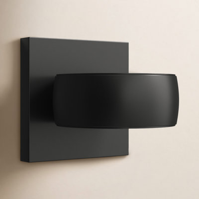 Outdoor Armed Sconce