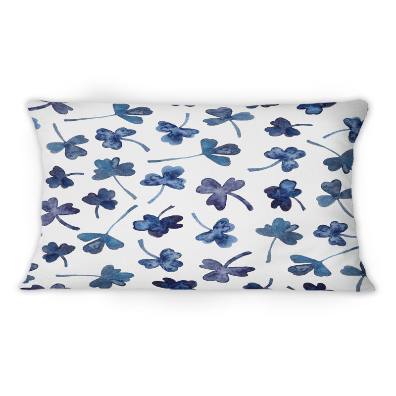 Coussin lombaire à fleurs bleues avec trèfles bleus