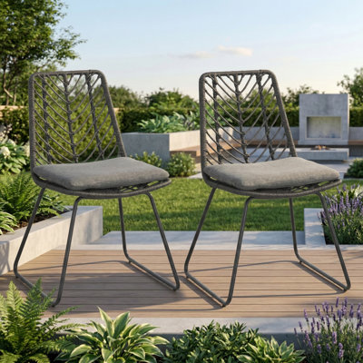 Deux chaises avec coussins assortis, finition grise