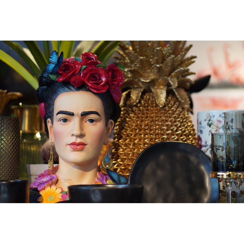 People Figurines & Sculptures