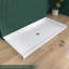 Base de douche simple à seuil bas avec drain central 72 po, L 72 po x l 36 po ADA, avec plateau de douche et base en acrylique antidérapant, plateau de douche blanc brillant avec ensemble de bonde, base de douche à bride de carrelage à 3 côtés intégrée pour alcôve à 3 parois Installation-128716679